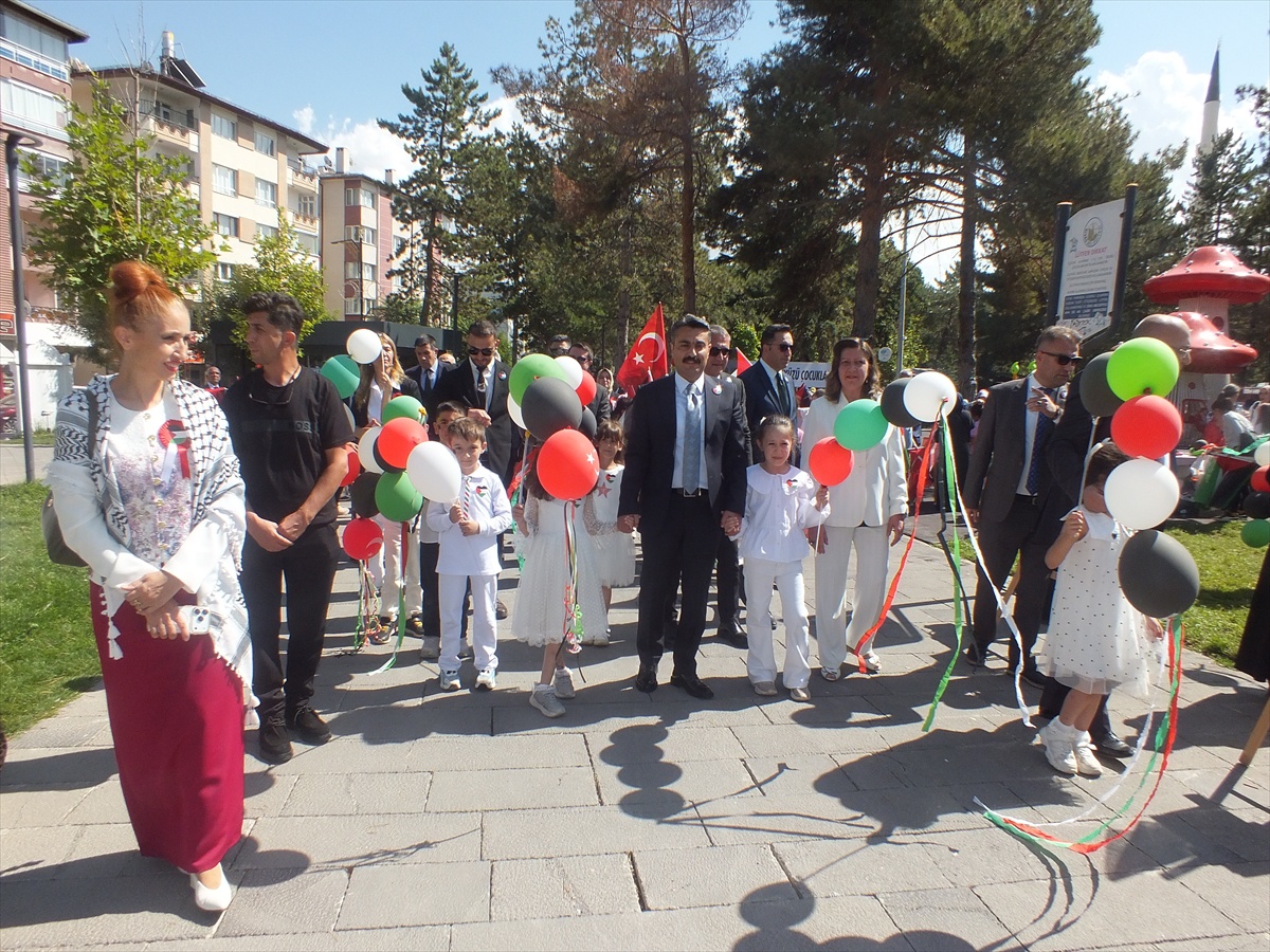Sivas\'ta uçurtma etkinliğiyle Gazze\'deki çocuklar için farkındalık oluşturuldu