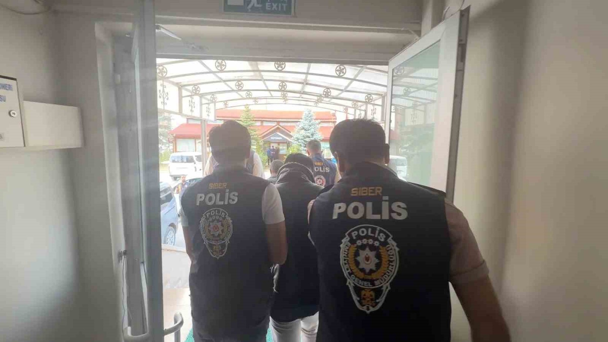 Sivas\'ta yasa dışı bahis operasyonunda 3 kişi tutuklandı