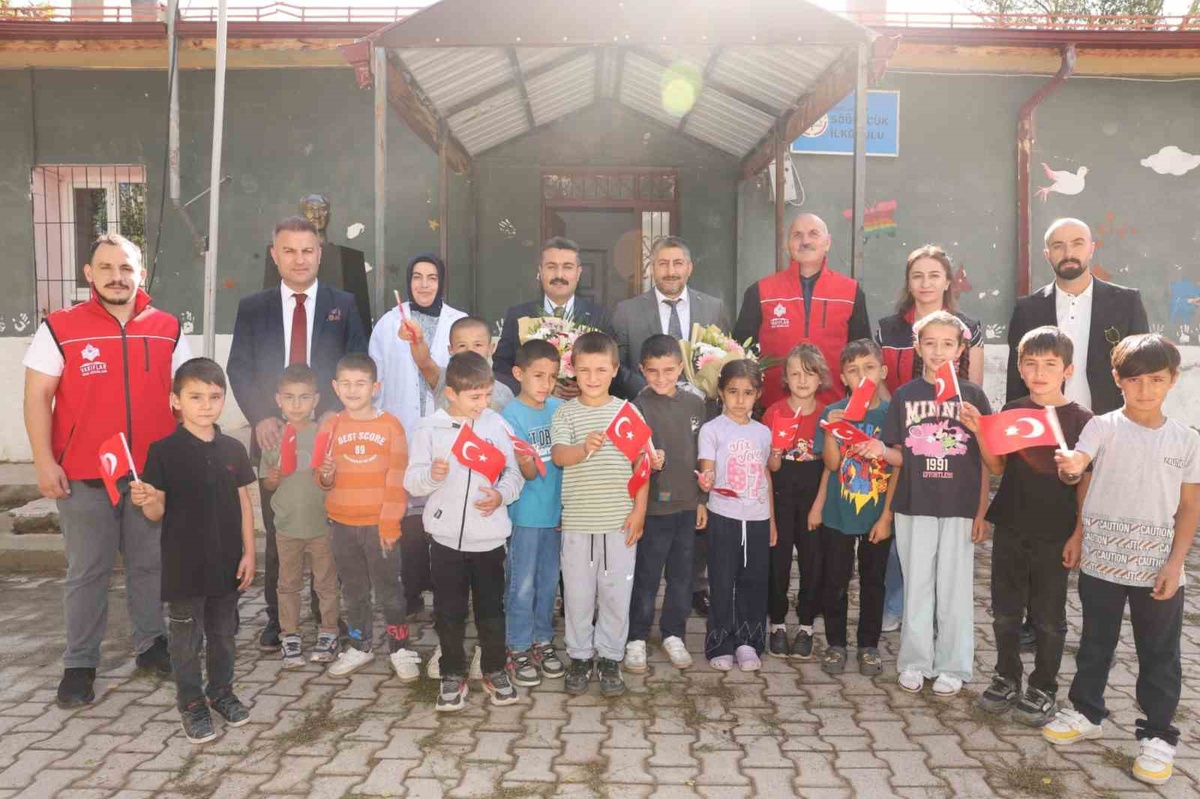 296 yıllık vakfın hayır şartı Sivas\'ta köy okullarında yaşatılıyor