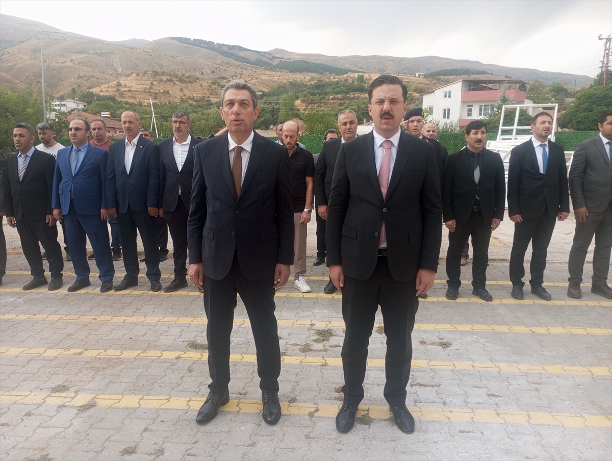 Sivrice\'de Gaziler Günü törenle anıldı, çelenkler Atatürk Anıtı\'na sunuldu