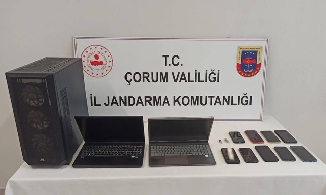 Çorum merkezli 3 ilde operasyon, bomba yapımı içerikleri paylaşan 9 şüpheli gözaltında