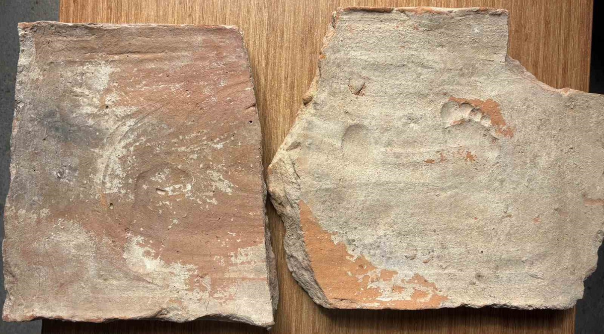 Stratonikeia\'da Roma Hamamı kazısında bin 900 yıllık üç çocuk ayak izi bulundu