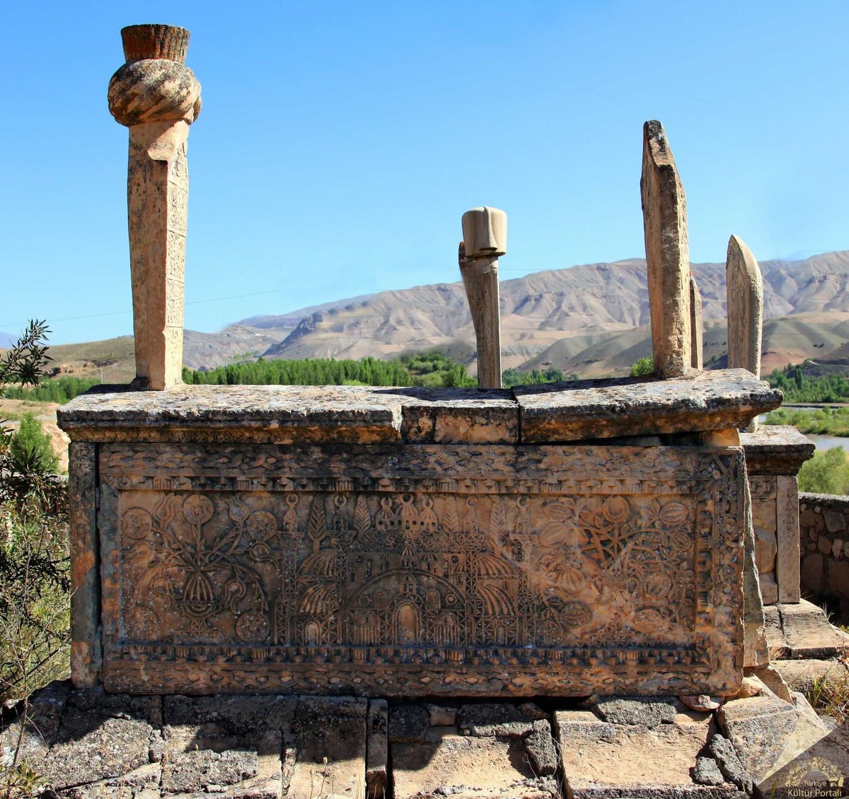 Erzincan Kemah\'taki Sultan Melik Türbesi, Mengücek mirasını günümüze taşıyor