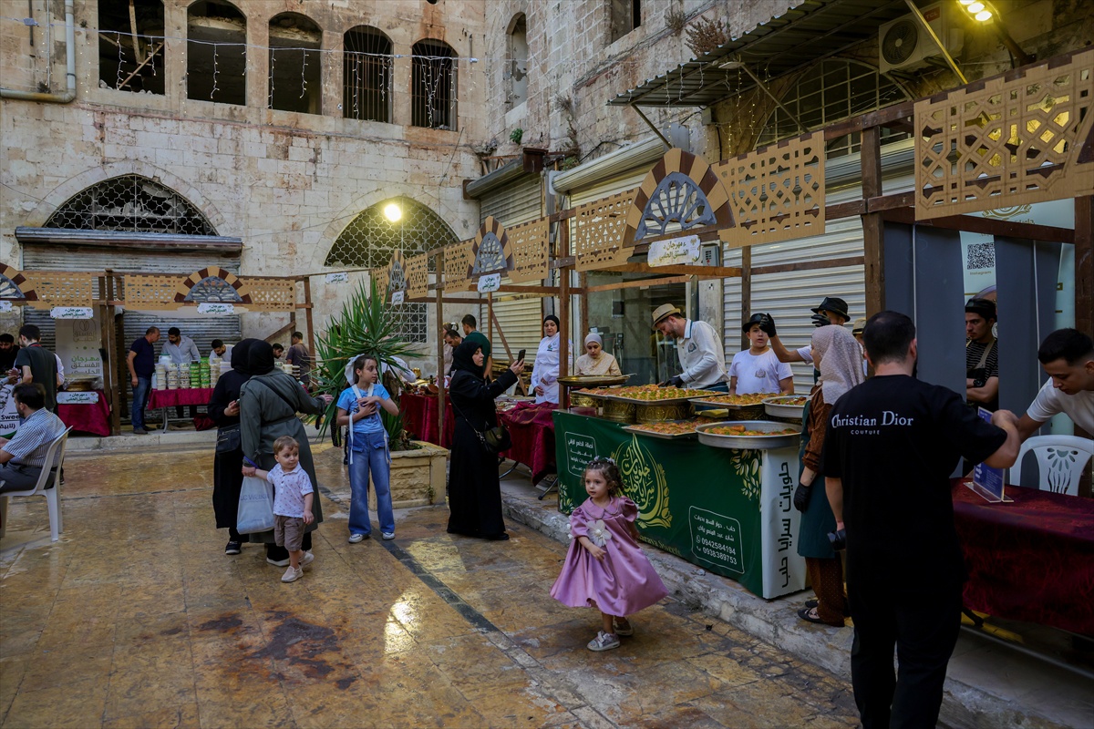 Halep\'te restore edilen İpek Çarşısı, ilk Antep fıstığı festivaline ev sahipliği yaptı