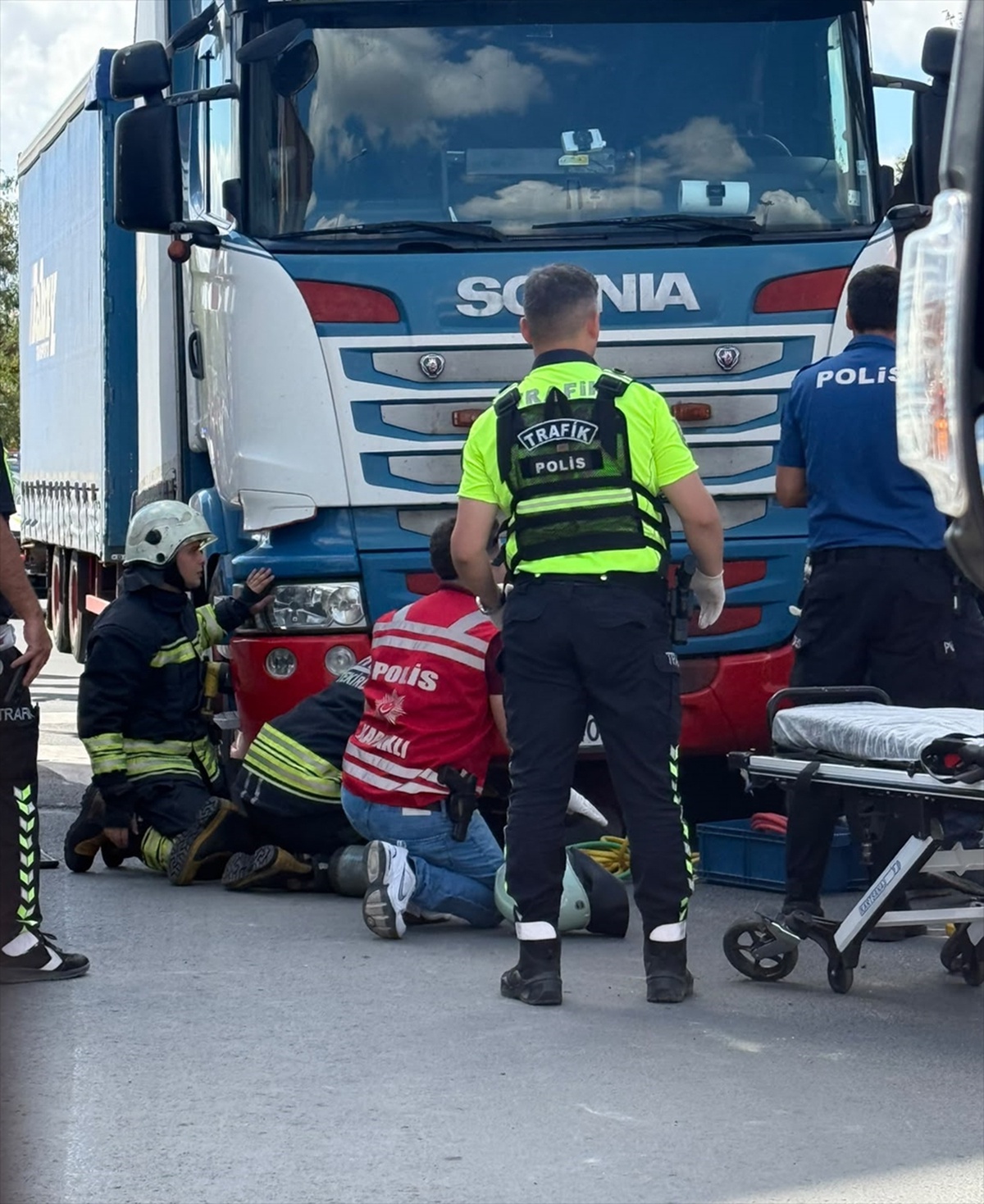 Tekirdağ Kapaklı'da yaya geçidinde tırın çarptığı kadın ağır yaralandı