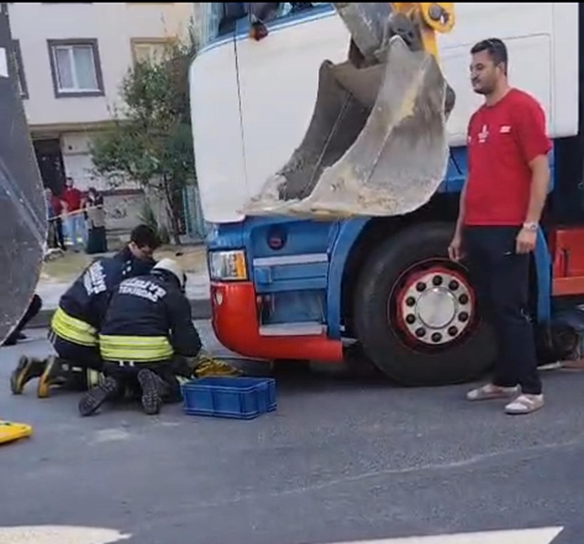 Tekirdağ Kapaklı'da TIR'ın altında kalan 76 yaşındaki kadın ağır yaralandı
