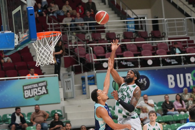 Cevat Soydaş Turnuvası'nda TOFAŞ, Bursaspor Basketbol'u 94-80 yenip finale çıktı
