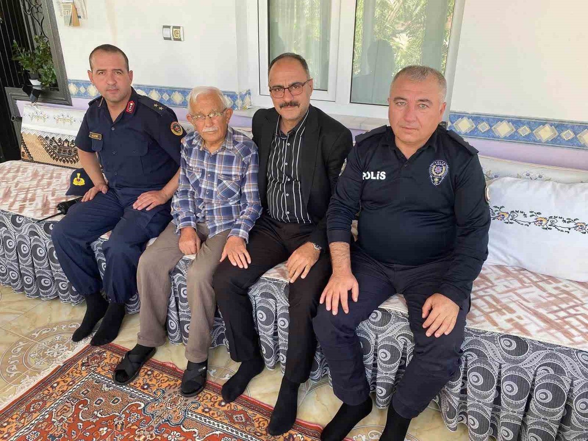 Tomarza Kaymakamı Selim Eser, Gaziler Günü\'nde gazileri evlerinde ziyaret etti
