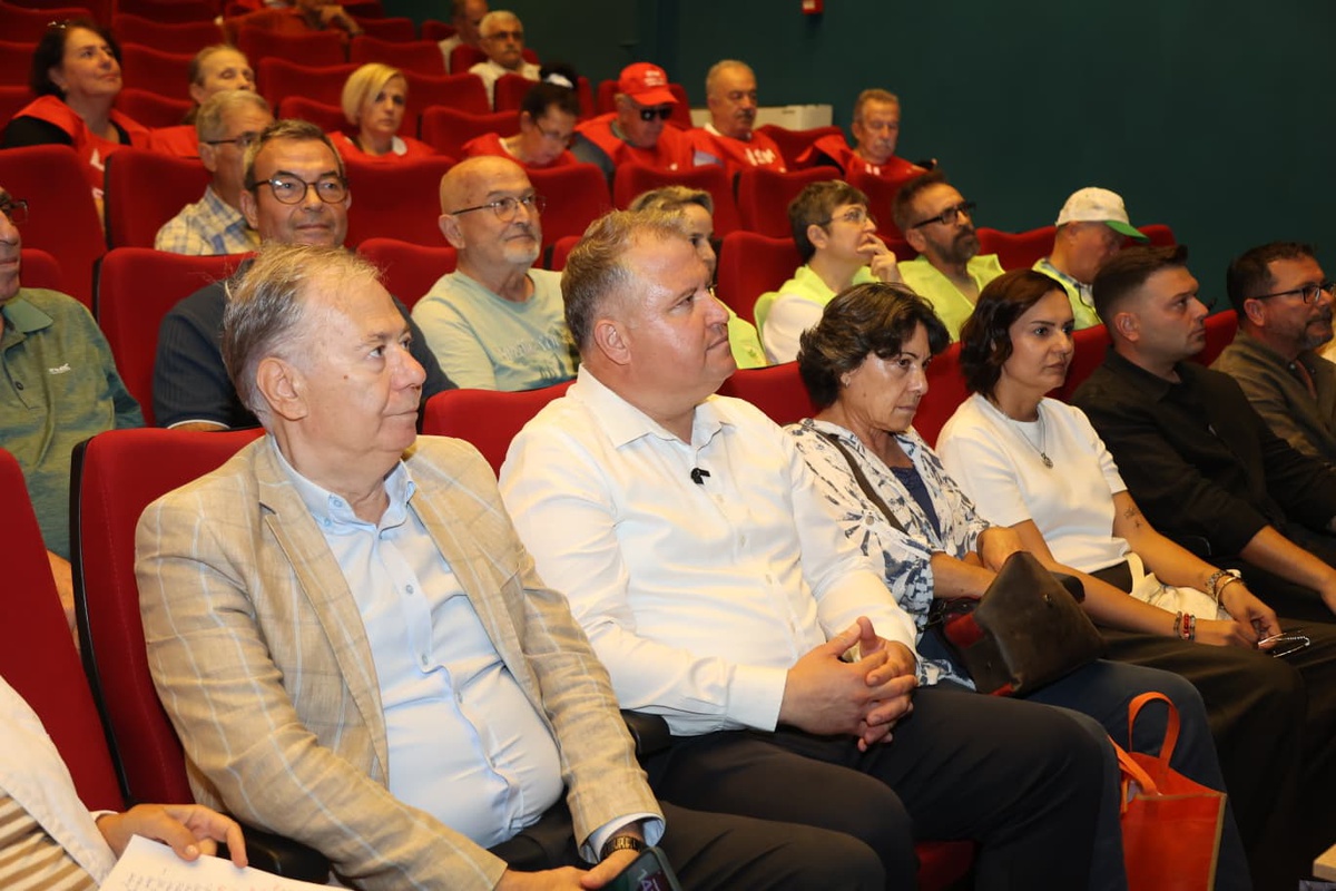 Urla'da otoyol özelleştirmesine karşı toplantıda dava açılacağı ifade edildi