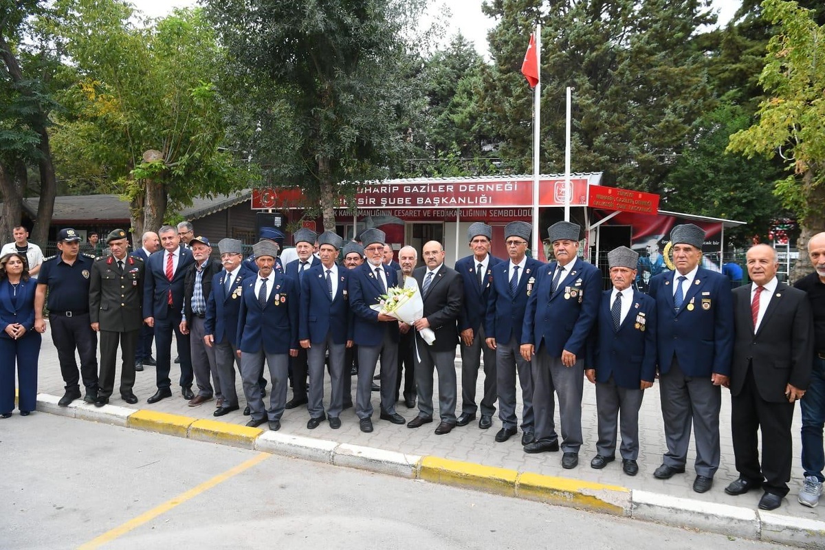 Vali İsmail Ustaoğlu’ndan gazilere anlamlı ziyaret