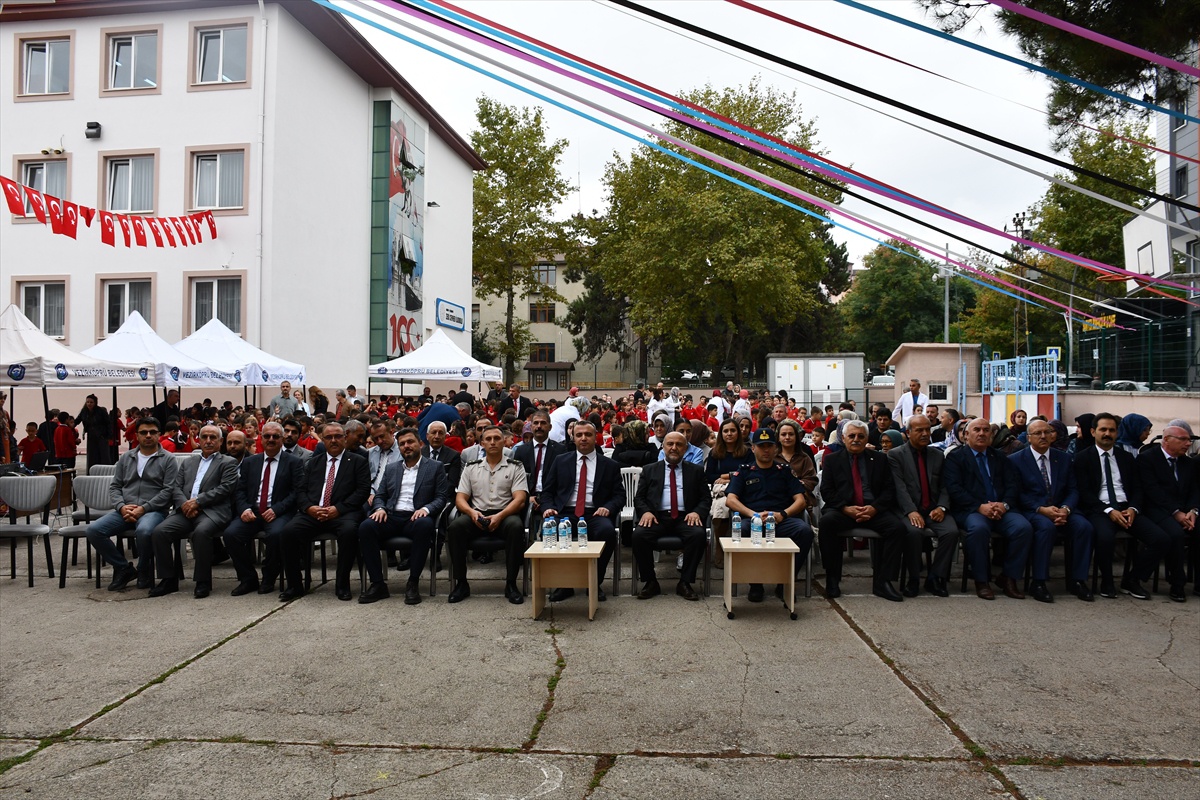 Vezirköprü\'de İlköğretim Haftası törenle başladı, temsili ders zili çalındı
