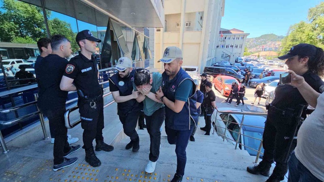 Zonguldak'ta terör operasyonunda hakim karşısına çıkan 4 öğrenciden 2'si tahliye edildi