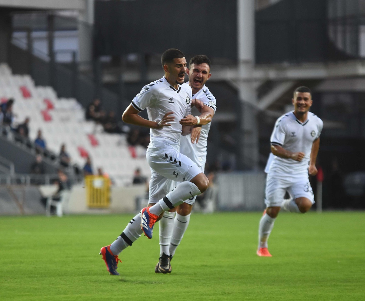 Altay, sakat ve cezalılarına rağmen Gemlik Sümerbey\'i yenip ilk galibiyetini istiyor