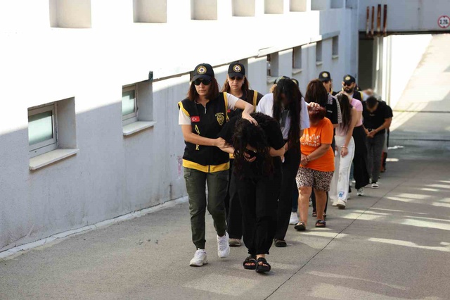 Üç ilimizi mesken tutan kataloglu fuhuş çetesi! Hesap hareketleri şoke etti