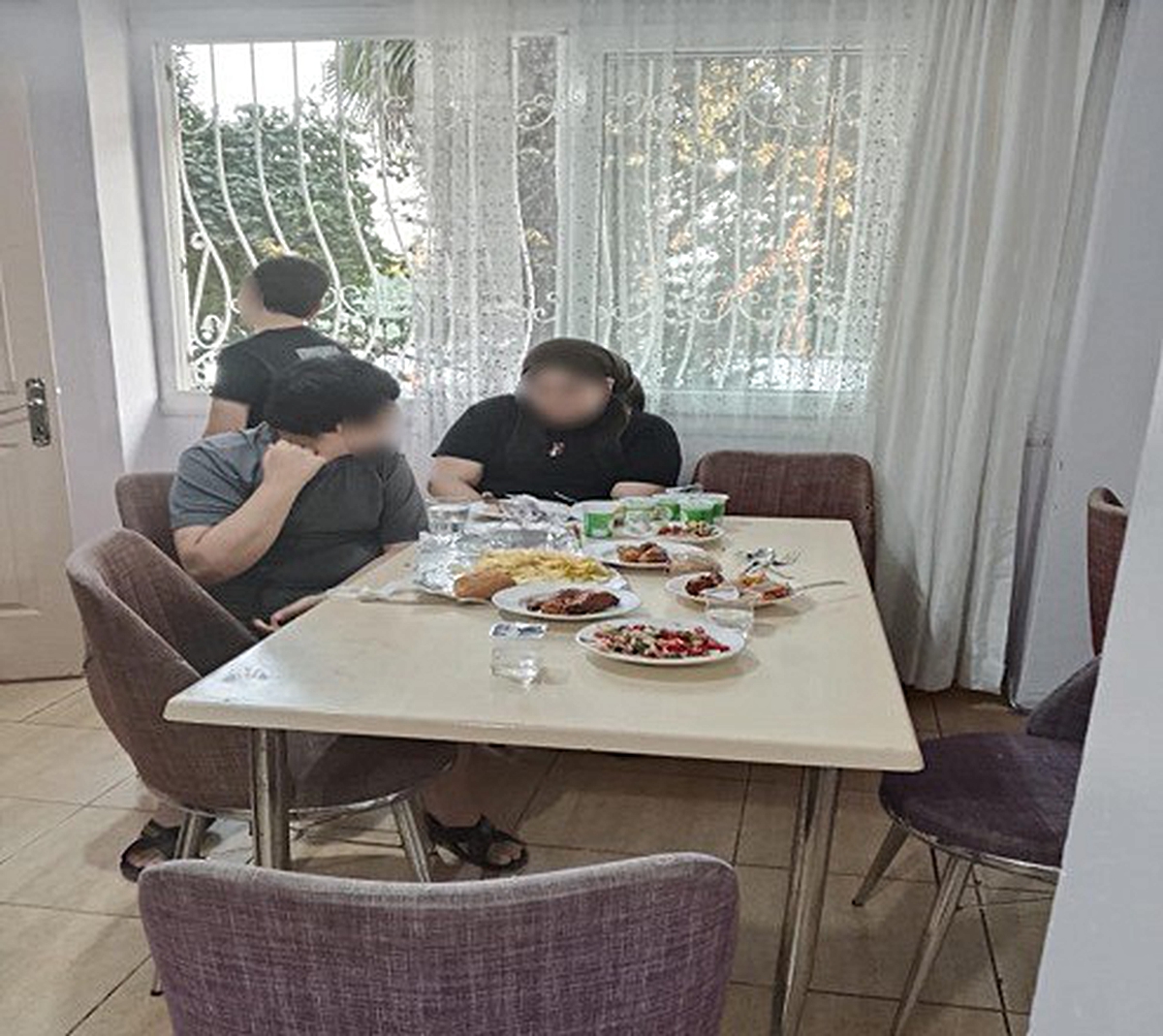 Adana Seyhan\'da çöp ev CİMER başvurusuyla temizlendi, anne ve üç çocuk evine döndü