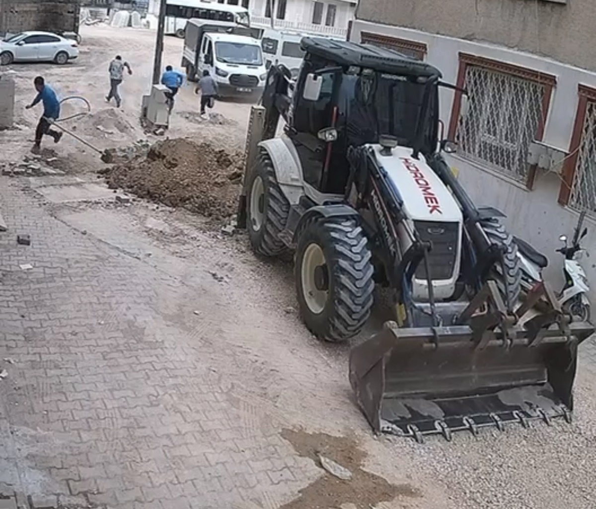 Adıyaman\'da altyapı çalışmasında doğalgaz borusu patladı, işçiler panikle kaçtı