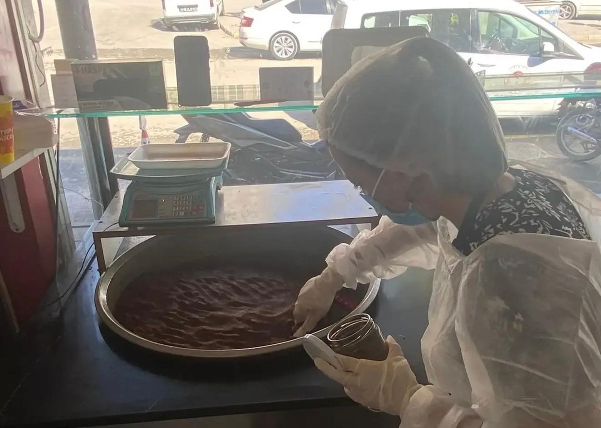 Adıyaman Tarım ekipleri çiğ köfte ve soğuk mezeden numune alıp laboratuvara gönderdi