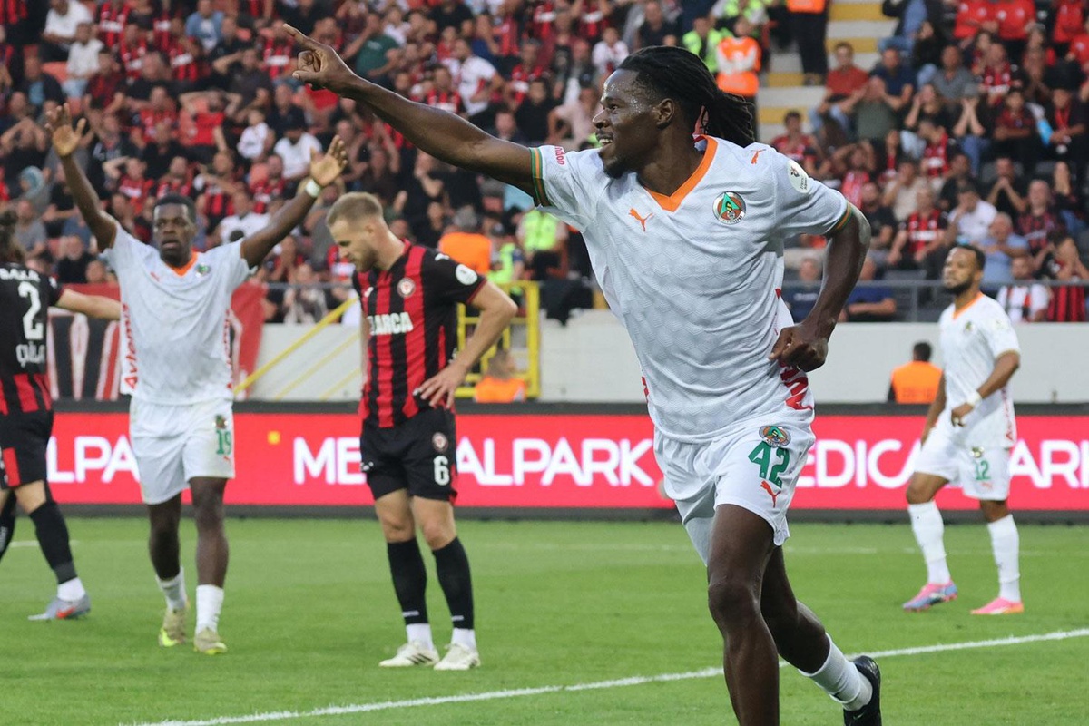 Alanyaspor Çorum\'dan 3 puanla döndü