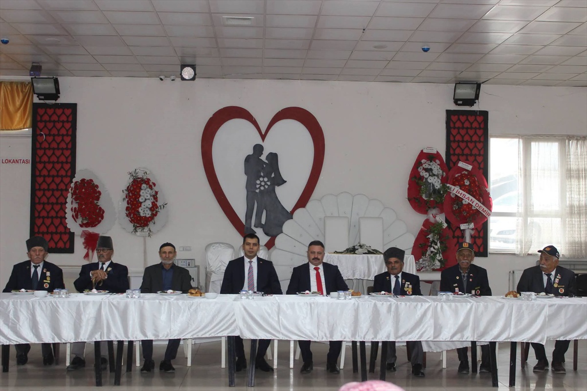 Amasya Göynücek\'te 19 Eylül Gaziler Günü töreninde Kaymakam Akman gazilerle buluştu