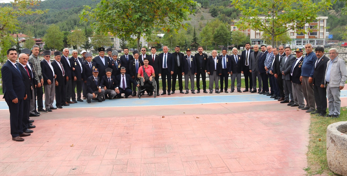 Amasya Taşova\'da 19 Eylül Gaziler Günü töreni çelenk sunumuyla başladı