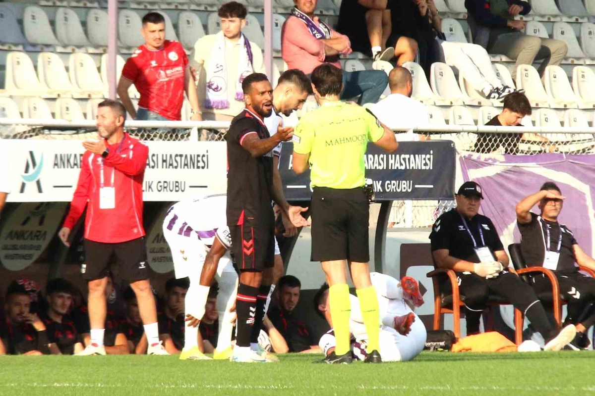 Teknik direktörü kırmızı kart gören Keçiörengücü, Sivasspor ile 1-1 berabere kaldı