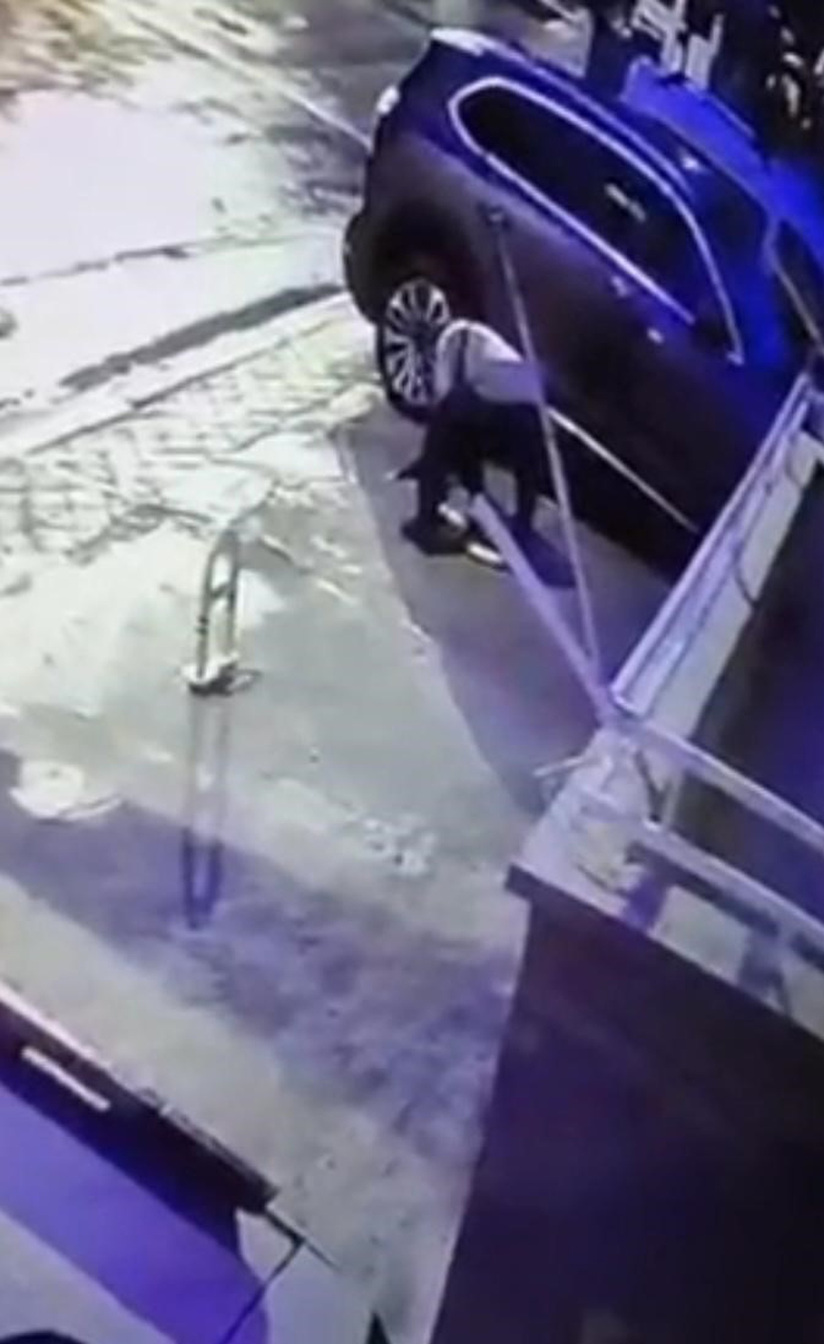 Ankara Sincan\'da otopark bariyerini söküp çalan şüpheli kameraya yansıdı