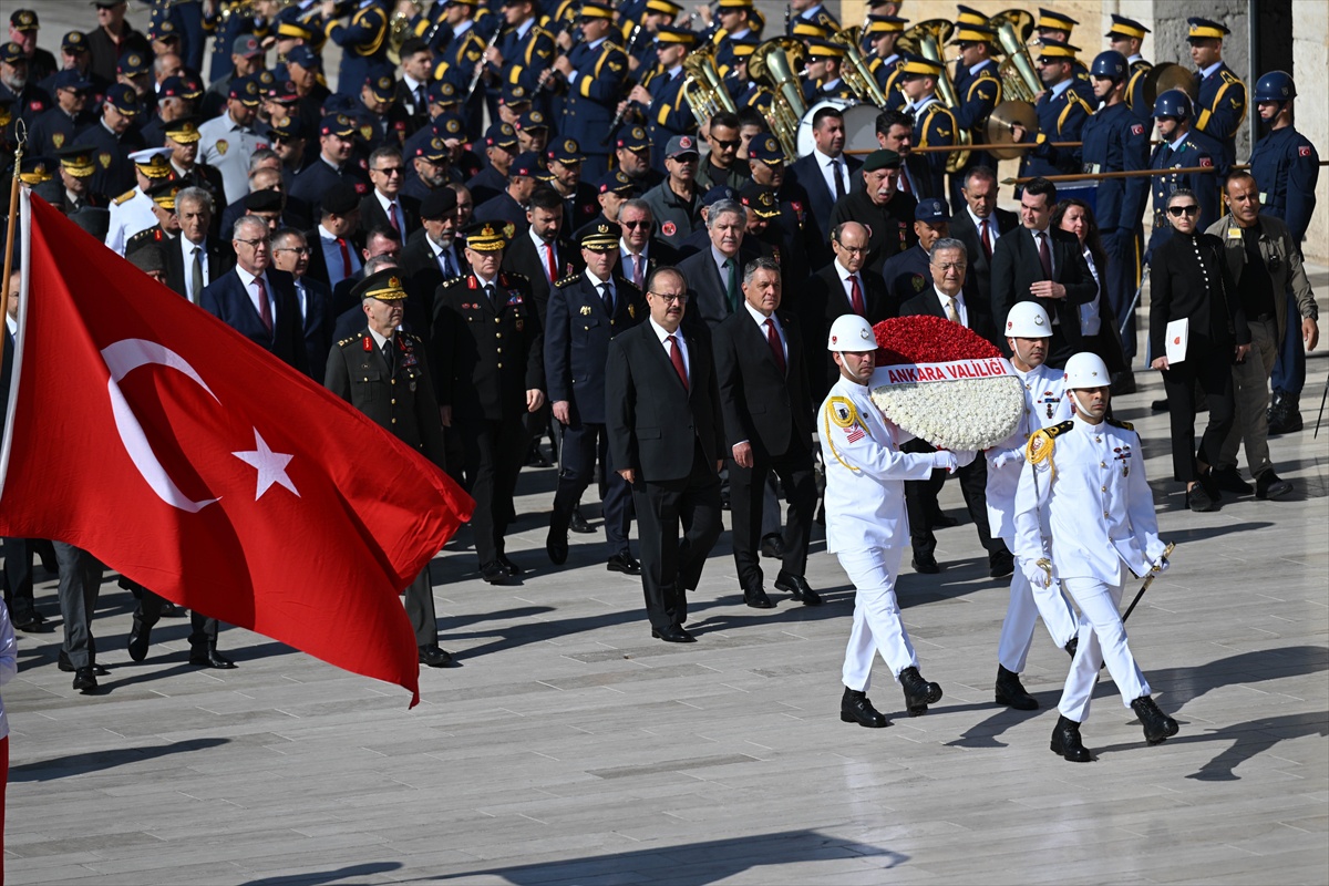 Ankara Valisi Canbolat, 19 Eylül Gaziler Günü\'nde Anıtkabir\'i ziyaret etti
