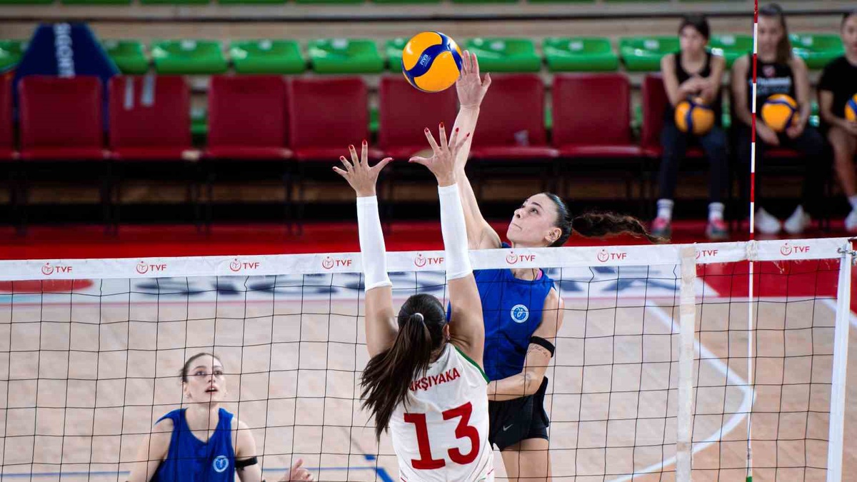 Aydın BBSK, hazırlık turnuvasının son maçında Karşıyaka\'ya 3-0 yenildi