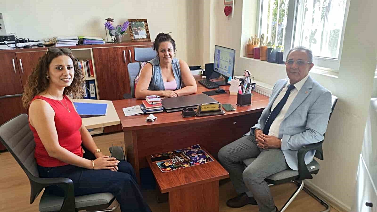 Aydın Kuşadası\'nda İlçe Milli Eğitim Müdürü Yapıcı anaokulunda öğrencilerle buluştu