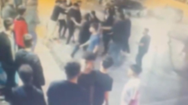 İstanbul'da iki grup sokakta karşılaştı! Bıçaklı kavganın şüphelisi 15 yaşında