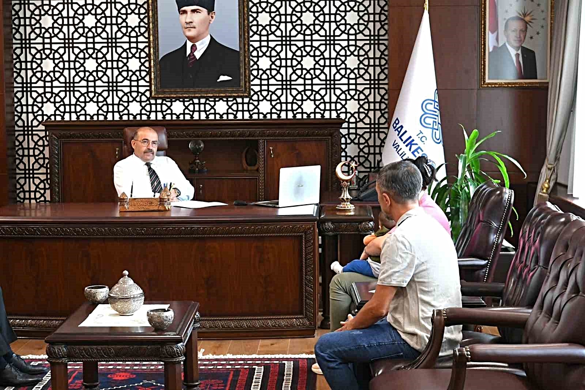 Balıkesir Valisi Ustaoğlu, Valilikte vatandaşları tek tek dinledi