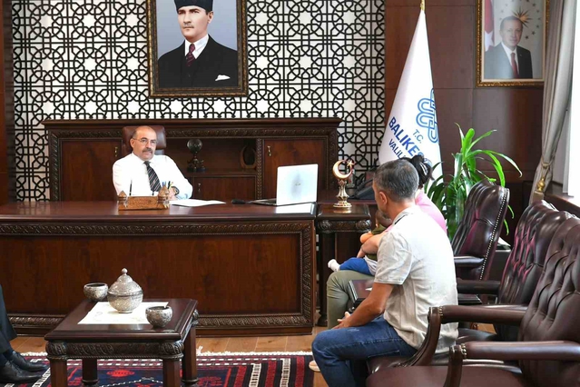 Balıkesir Valisi Ustaoğlu, Valilikte vatandaşları tek tek dinledi