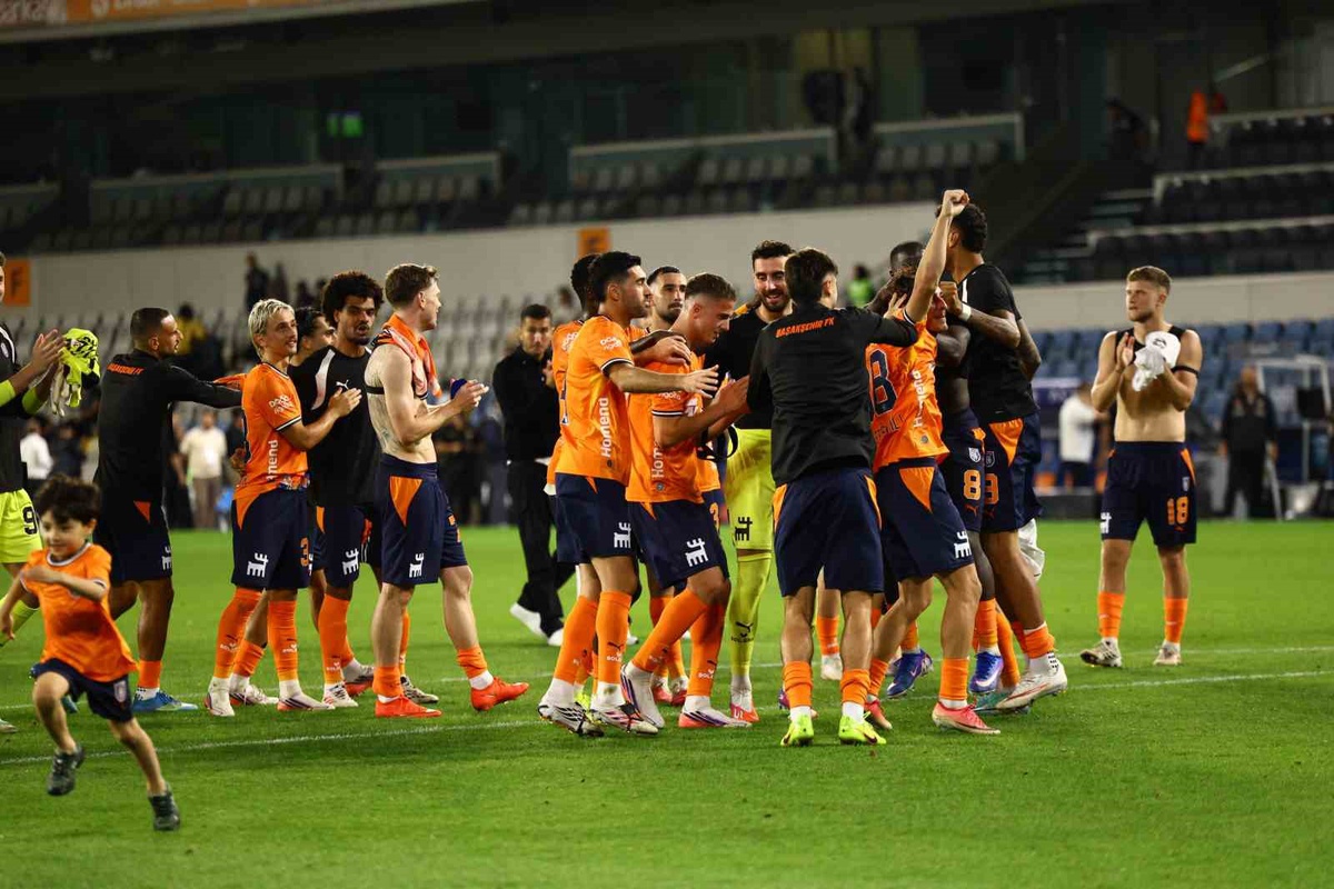 Başakşehir sahasında Gençlerbirliği\'ni 4-0 mağlup ederek 4 maç sonra kazandı