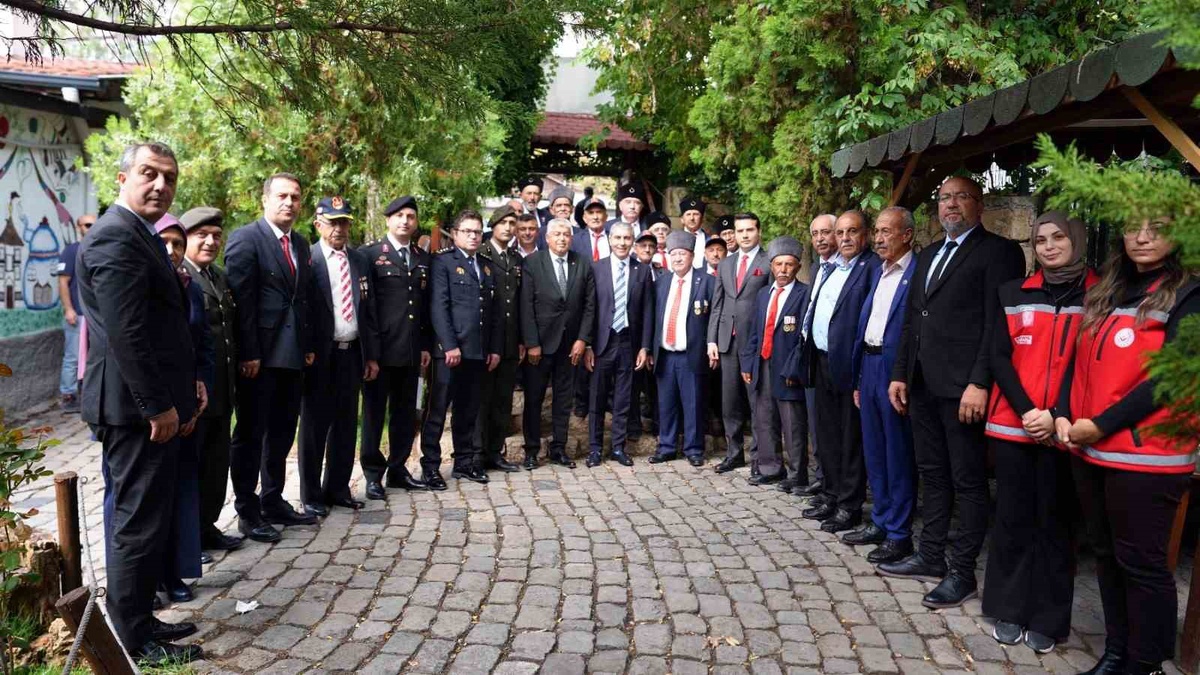 Beypazarı\'nda Gaziler Haftası programında protokol ve gaziler kahvaltıda buluştu