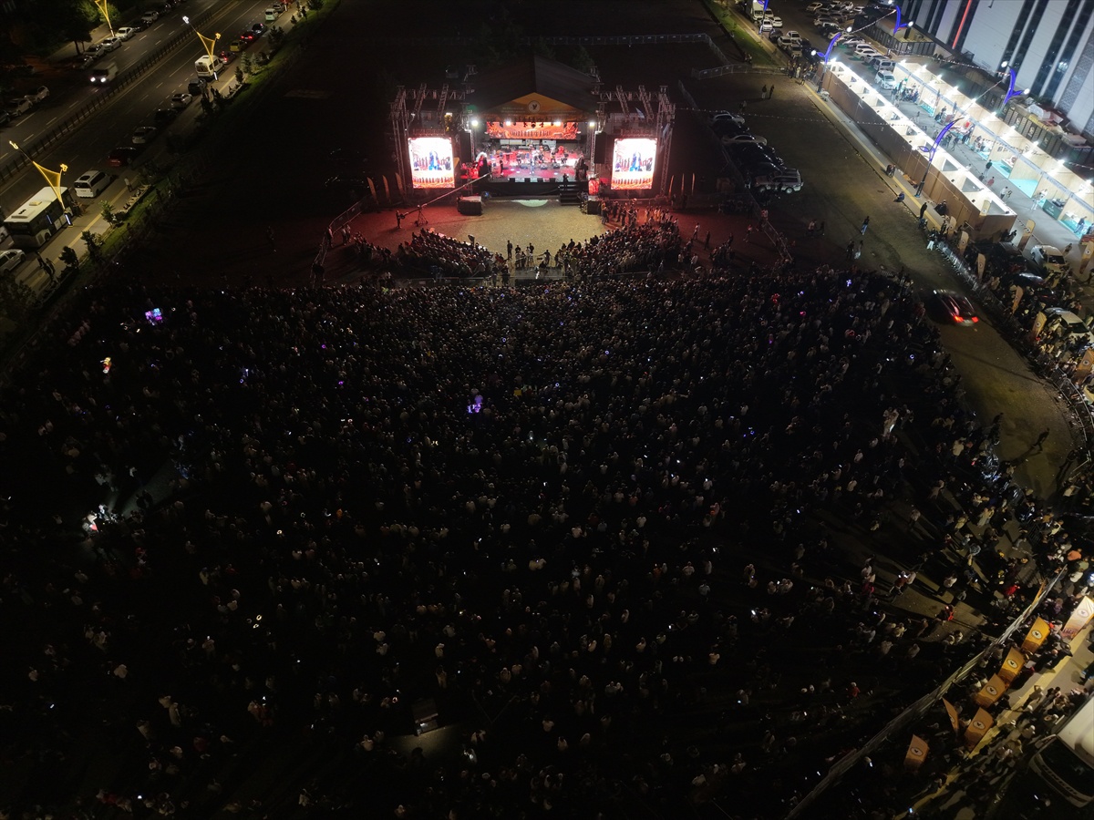 Bingöl\'de Zaza Festivali, Mustafa Topaloğlu ve Maral\'ın sahne aldığı gün sona erdi