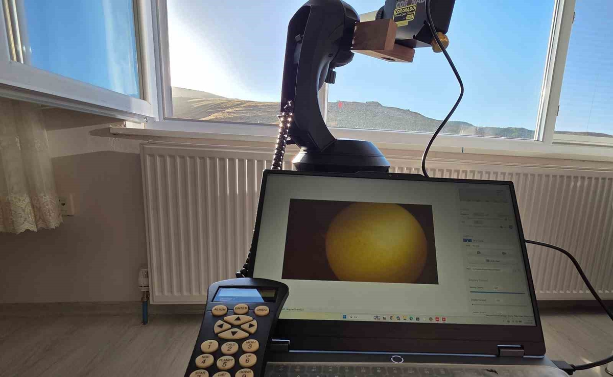 Bitlis\'te Dr. Önen ve uzay meraklıları güneşteki dev prominansları kaydetti