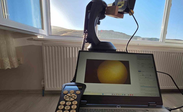 Bitlis'te Dr. Önen ve uzay meraklıları güneşteki dev prominansları kaydetti