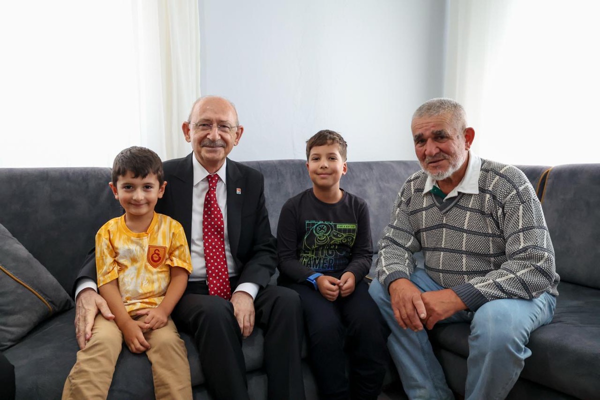 Kılıçdaroğlu, İstanbul\'a giderken Bolu Kasaplar\'da Özvarlı ailesine konuk oldu