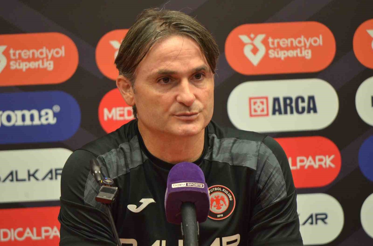 Çorum FK, Alanyaspor\'a 2-1 yenildi; Sivrikaya hakemleri daha dikkatli olmaya çağırdı