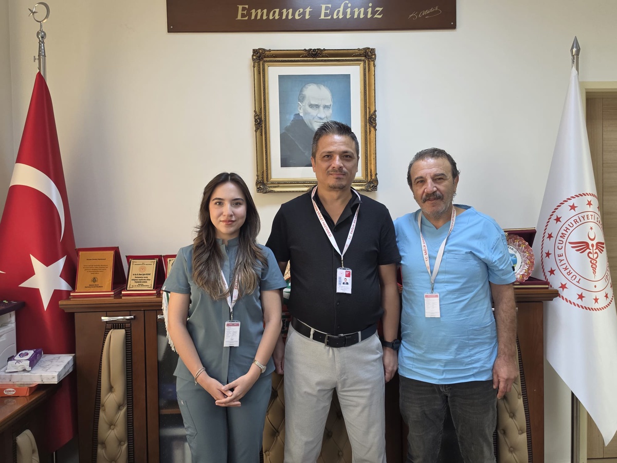 Dr. Ezgi Yıldırım babasıyla Kozan Devlet Hastanesi\'nde görev yapıyor