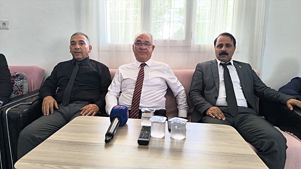 DSP lideri Aksakal, Şanlıurfa Suruç\'ta iki mahallede sorunları dinledi