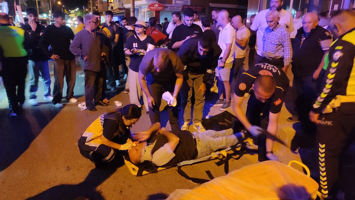 Edirne Keşan\'da motosikletin çarptığı yaya ağır yaralandı, kazada 2 kişi yaralandı