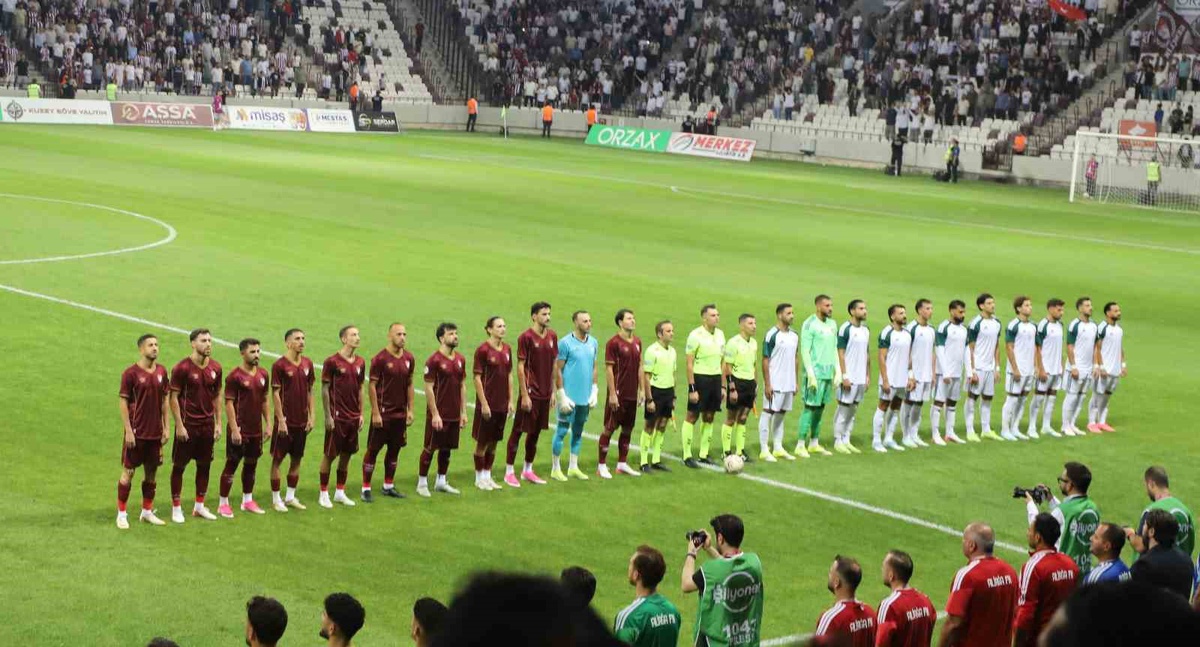 Elazığspor, evinde Aliağa FK\'yı 5-0 yenerek TFF 2. Lig\'de galibiyete uzandı