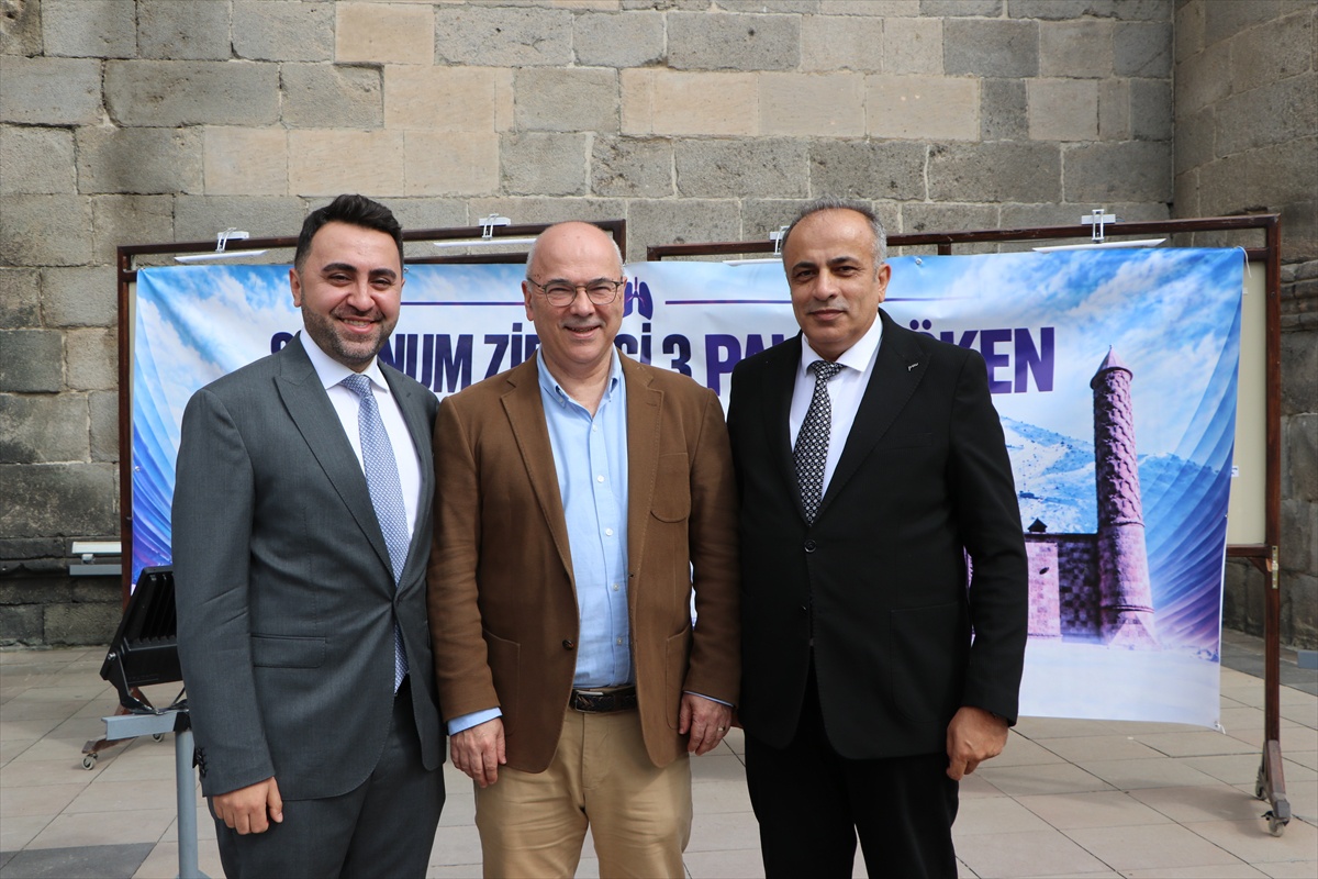 Erzurum\'da 716 yıllık medresedeki Solunum Zirvesi 100\'e yakın katılımcıyı buluşturdu