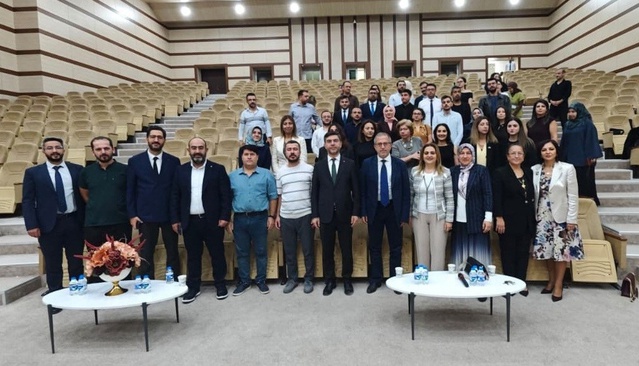 Erzurum'da anne ve bebek sağlığı sempozyumunda riskli gebelikler tartışıldı