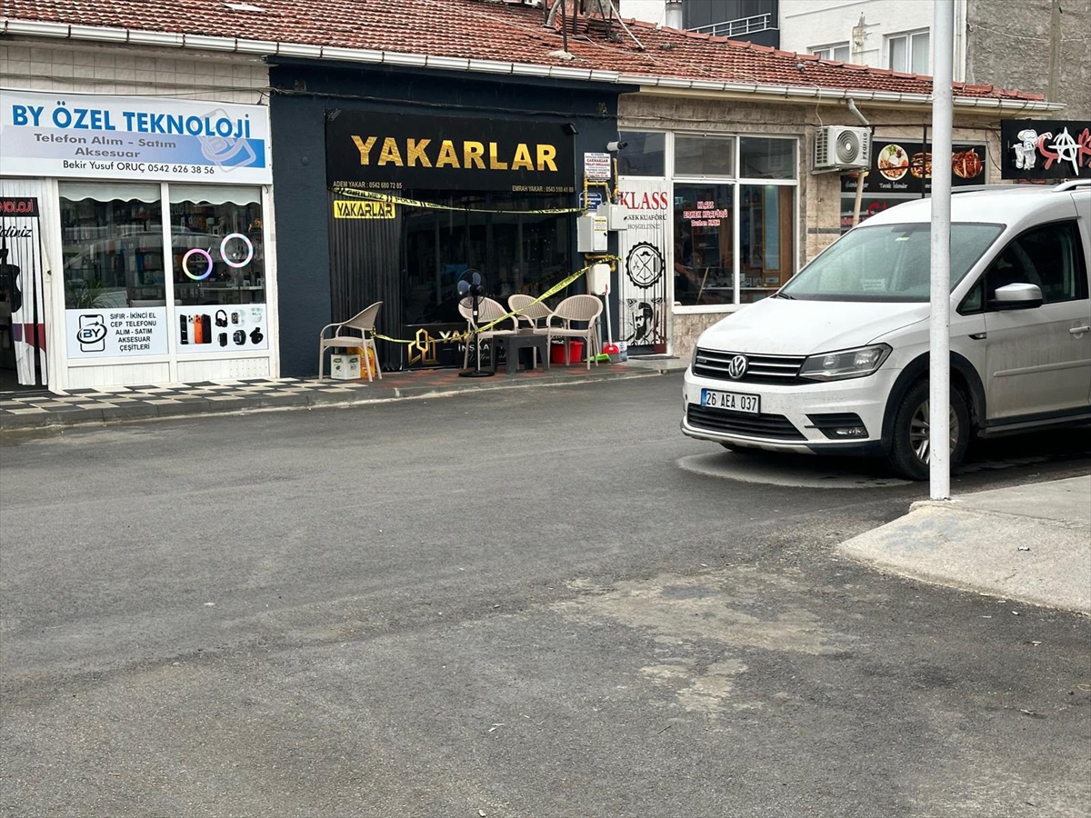 Eskişehir Çifteler\'de kavgada ölen kişinin ağabeyi de dahil 2 şüpheli tutuklandı.