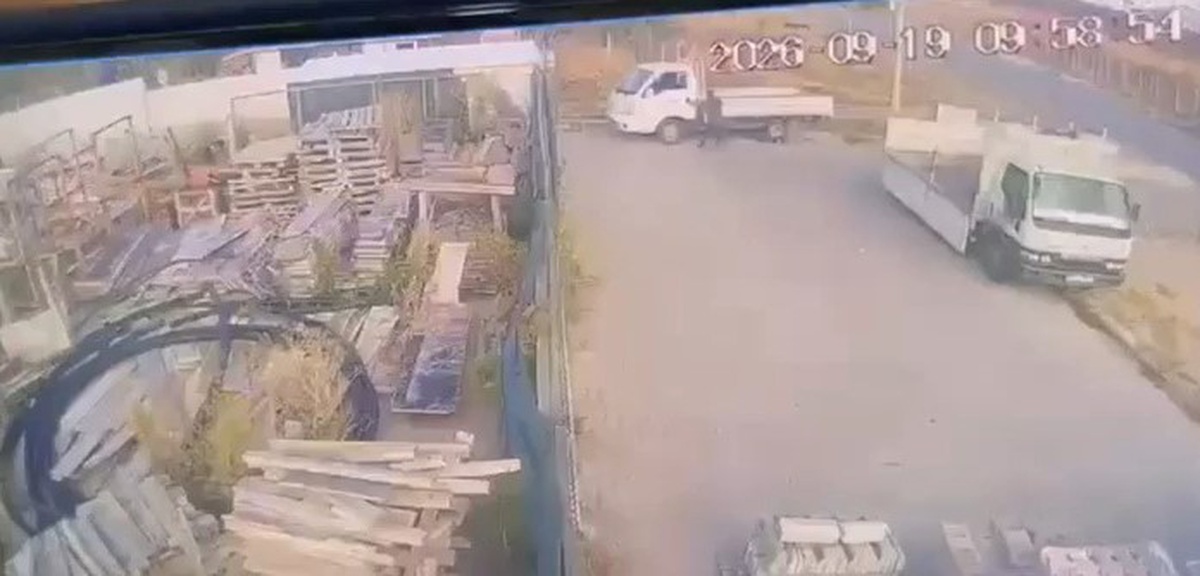 Eskişehir Odunpazarı\'nda el freni çekilmeyen kamyonet geri kayarak sürücüyü öldürdü