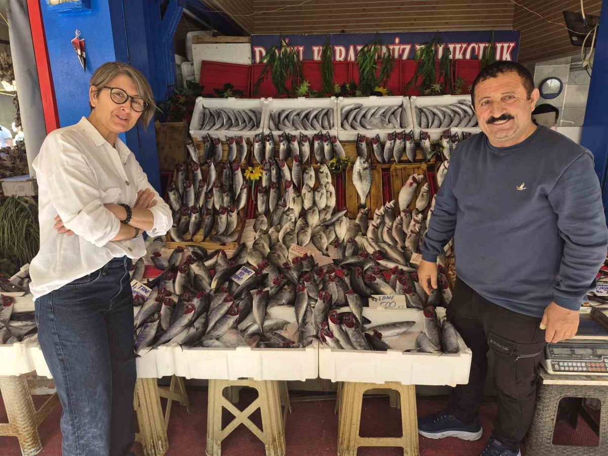 Eskişehir\'de palamut hamsiyi solladı, 600-650 gramlık balık iki kişiyi doyuruyor