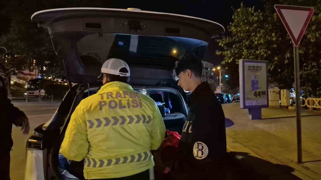 Eskişehir'de Yunus timlerinden kaçan sürücü refüjde yakalanıp 352 bin 219 TL ceza aldı