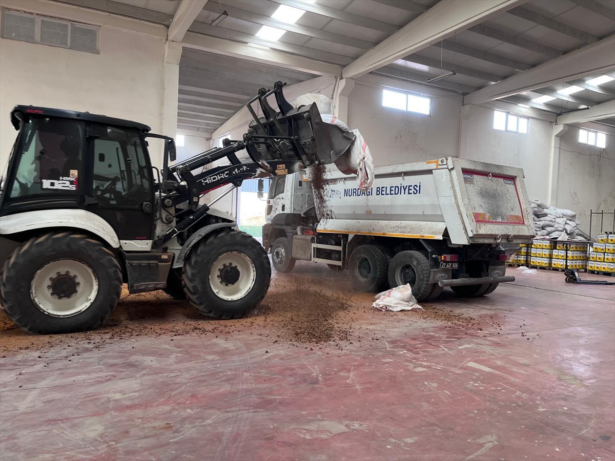 Gaziantep Nurdağı\'nda denetimde 70 ton biber çöpü imha edildi